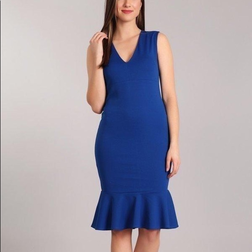 SLEEVELESS V-NECK DRESS